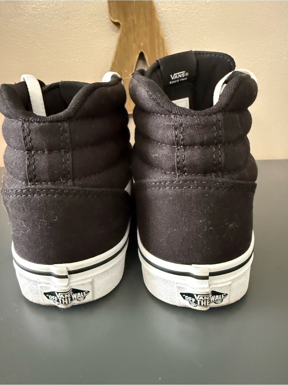 Classic Vans Ward High Top Women’s Sz 8 Black and White Sneakers - Picture 5 of 6